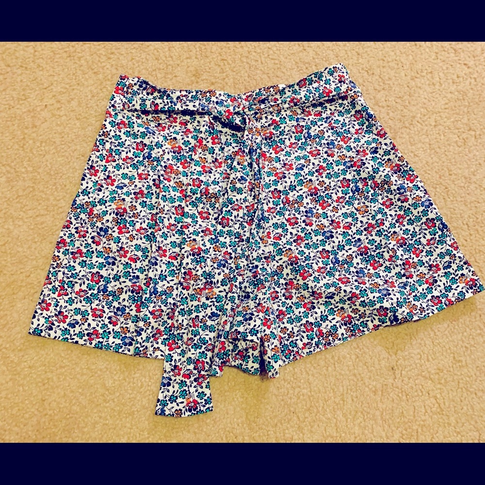 J Crew shorts in excellent condition floral pattern size 6
